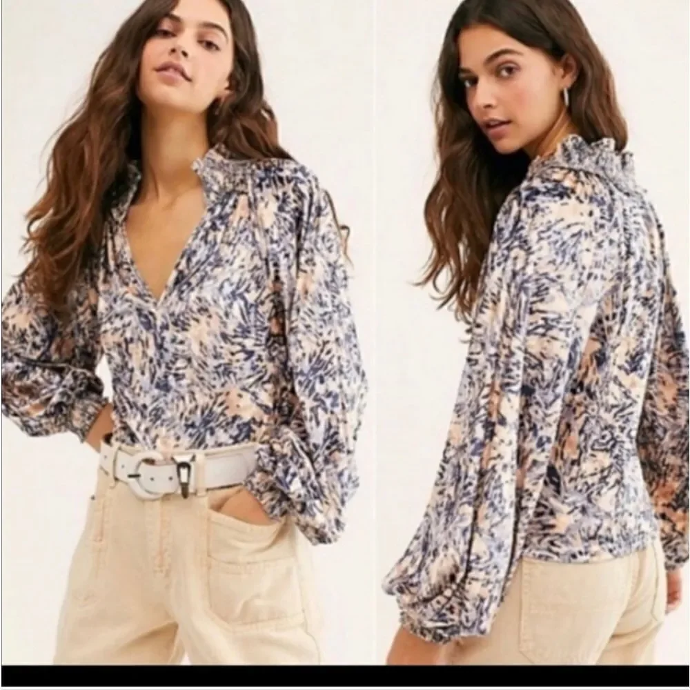 Free people go get'Em crushed velvet balloon sleeve blouse